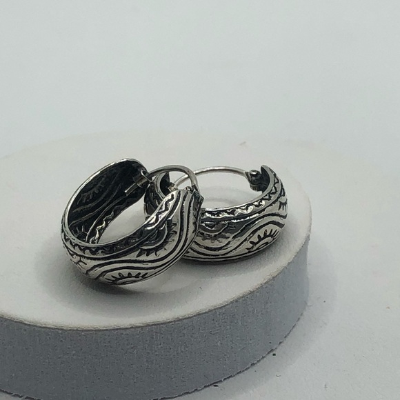 Vtg Sterling Engraved Sun & Waves Design Chunky Hoop Earrings .7” / 7mm Width - Picture 2 of 6